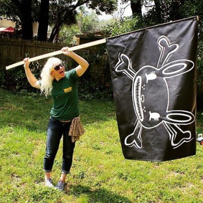 dollyrots kelly with flag